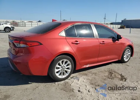 2021 Toyota Corolla Le z USA, uszkodzony, nr VIN 5YFVPMAE7MP227555